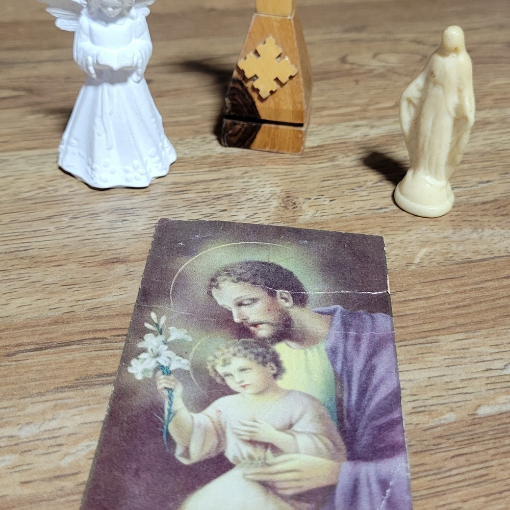 Religious Figurines and Prayer Card Set
